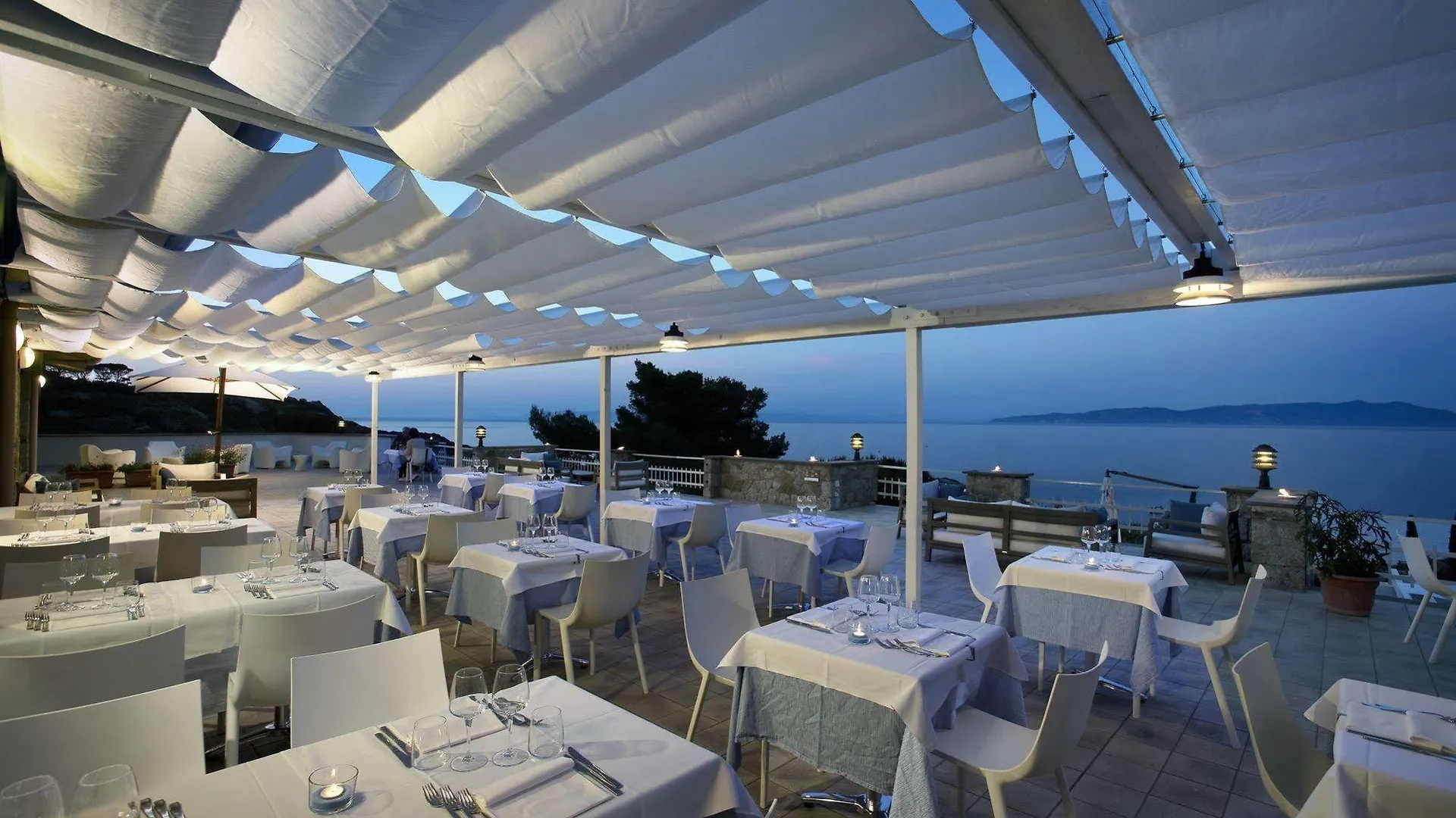 Hotel Arenella Giglio Porto 3*,